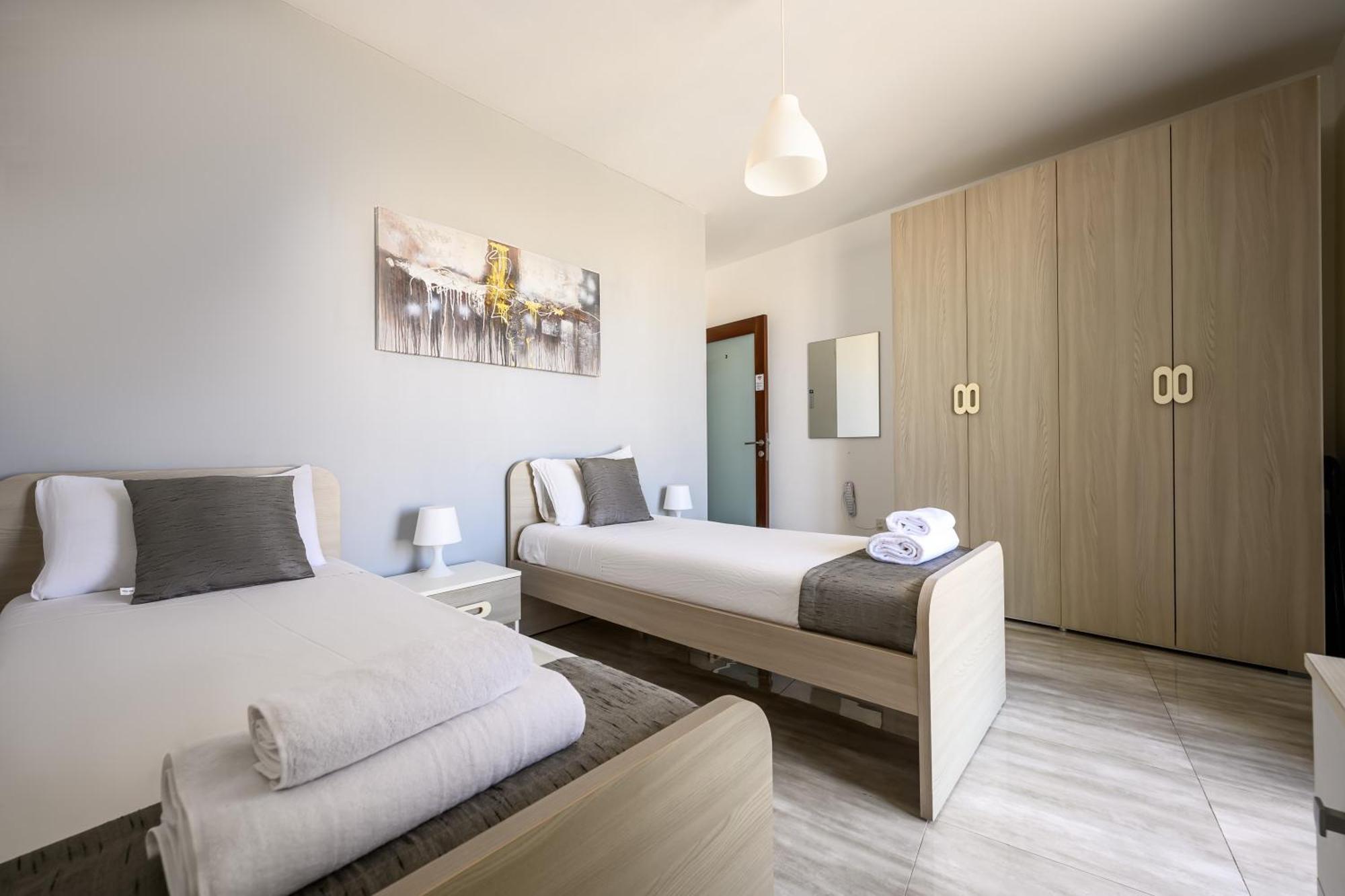 מסידה F11 Room 3, Private Room Two Single Beds Shared Bathroom In Shared Flat מראה חיצוני תמונה
